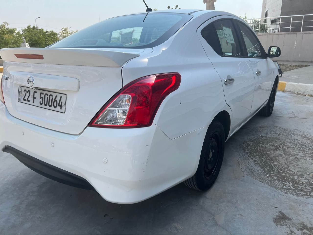 نيسان صني هندي موديل 19سنوية ورقم جديده بيها جامرلغ خلفي سايق صبغ بدون دواخل وبيها ثلاث مكانت اصغار بارد ماشية 164km
سعر 95
*********** كركوك, العراق
