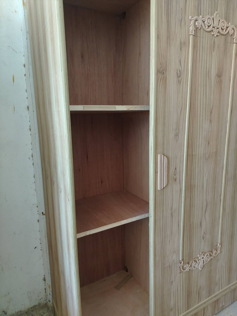 تم وصول وجبت كناتير سلايت صاج مع قاصة داخلية في الكنتور بعقوبة كاطون شارع أبو رباح مجاور مرطبات السيد *********** مزاد ابو كرار الغريباوي
