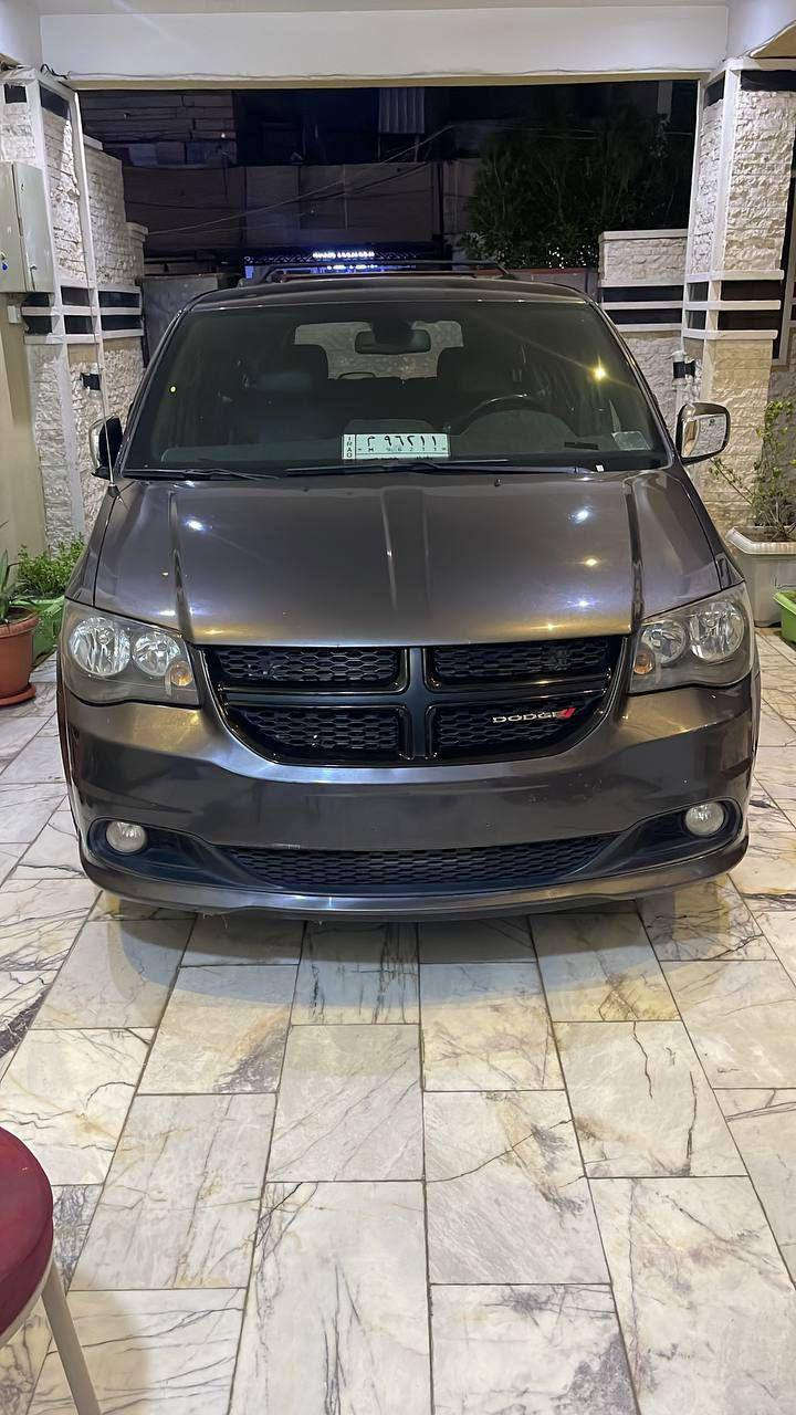 السلام عليكم دوج كرنفان مديل 2019 امريكي  جيتي فول مواصفات 1/1
بيه صبغ فقط جاملغ وبنيد سياره جديده بكارتون 
ماشيه 160 رقم بغداد باسمي تحويل ثاني يوم سياره بكارتون
مكاني بغداد حي الجهاد السعر 177 وبيه مجال 
***********
