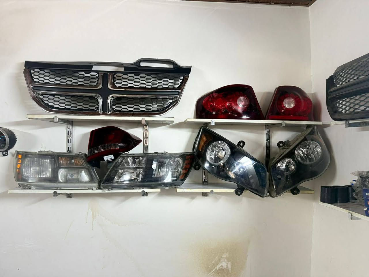 السلام عليكم ورحمه الله وبركاته 
تم وصول وجبه غراض امريكي 
درع جارجر اوباما مال دعاميه ومال محرك
دبه ماي راديتر جارجر اوباما جورني دورنكو جيب 
واتربم جورني ٤/٦ سلندر 
واتربم دورنكو جيب 
واتربم C200 3600 2400
دبه ماء راديتر كومباس  C200  بزون جورني 
سطله فيتبم كامله تايوان واكو تفصيخ دورنكو + جيب +جارجر +اوباما + جورني +كرفان +رانكيد+كومباس+بزون+واكو بعد انواع سيارات تفصيخ 
دعاميه امامي خلفي دوج جورني + شباك دعاميه اسود ونيكل + دعاميه كرفان امامي خلفي+ بك لايتات دوج جورني كافه النواع ابو الخطين وابو لد +بك لايت افنجر حديث + كرفان حديث + كلايزلر كرفان + اشاير جارجر مديل ٢٠١١/٢٠١٤
اتصال *********** رشاد الزيدي
