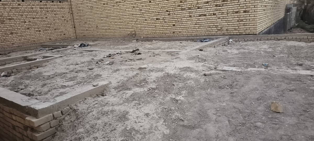 السلام عليكم بتلو زراعي مساحة 140 علئ شارع الشط على طريق ام عواد طبعاً كامل جاهز للبناء خريطه كلش حلو قريب جداً الشارع خاص بس اله يحتوي غرفه1+ صاله+مطبخ+استقبال+مناور2 وصحيات خارجية وداخليه كلشي متوفر ماء وكهرباء سعر40 واتساب اتصال *********** هاني الخيكاني
