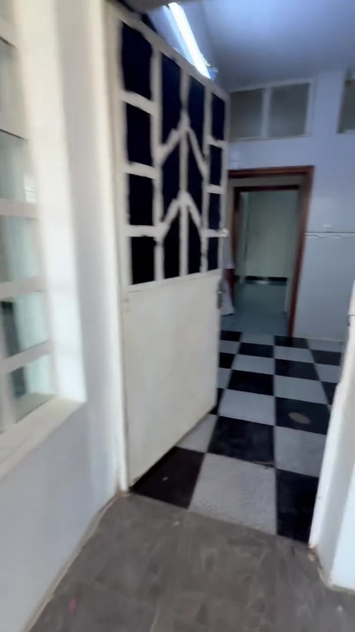 طابق ارضي وطابق ثاني للايجار نفس العمارة حي الواسطي سعر الايجار الأرضي 300طابق ثاني 250 استفسار *********** وتساب

