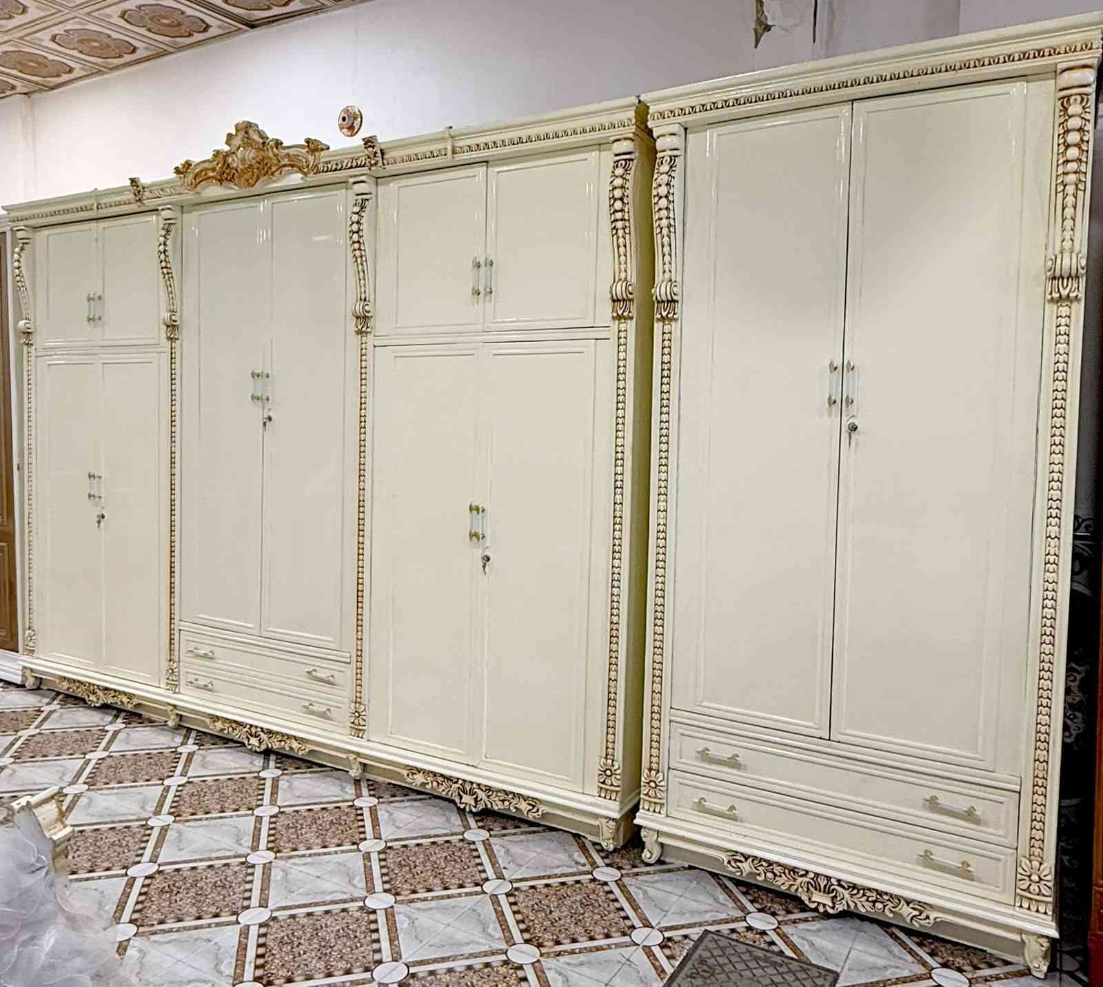 يعلن معمل ومعرض الجشعمي 
عن #عروض وتخفيضات ع اسعار غرف النوم 🤩🤩
نقدم ارقه واجمل موديلات غرف النوم 🥰🥰
المنشور يحتوي ع اكثر من ١٥ موديل غرفه نوم 
ادخل ع الصفحه وشوفه الموديلات التعجبك واحنه بل الخدمه
الاسعار حسب الموديل وحسب لون الصبغ 
غرف زان مسرح #  # غرفه توج #غرف ديوان
نشتغل حسب طلب الزبون 
نجارة الجشعمي متخصصه في صناعه الاثاث العراقي 
غرف نوم # بوفيات # جرابي اطفال # كناتير مفرده 
العنوان #الرمادي التأميم شارع 
المشاتل قرب ركن المدينه   
للاستفسار *********** واتساب الرمادي, الأنبار
