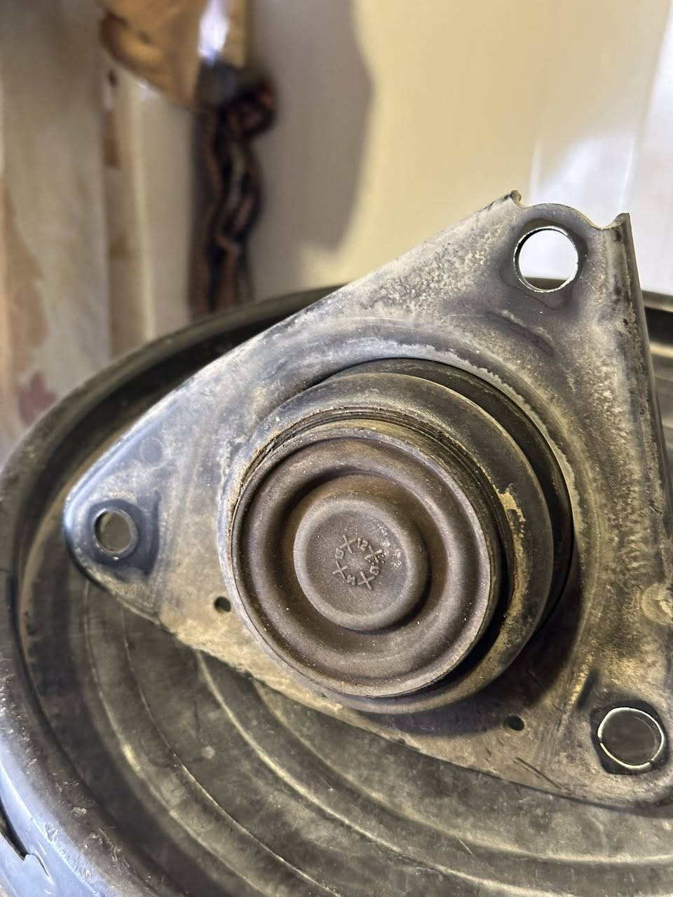 اذا محرك سيراتو اصلي وكاله مال تفصيخ للبيع مكاني بغداد سعرهه 35 الف 
***********
