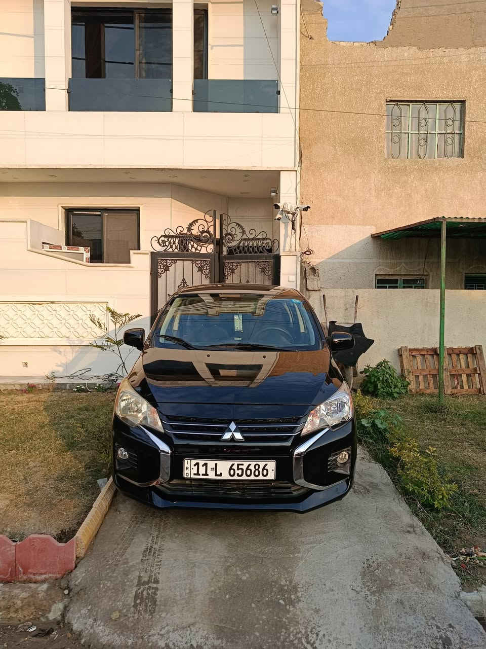 السلام عليكم ميراج للبيع موديل 24 سيارة على وضع الشركة ماشية 16 ألف وبأسمي رقم بغداد السعر 103 بيهة مجال بسيط حادث جدأ بسيط للتواصل على الارقام
***********
***********
