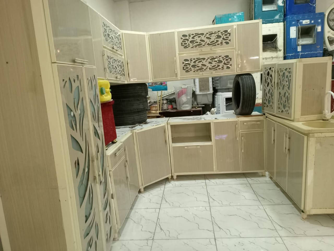 كاونتر الامنيوم جوكر مستخدم كلش نضيف اخو الجديدقياس  6 متر   تفصال احطاطه كله  من الطراز الاول  بعقوبه تقاطع القدس للاستفسار ***********.
