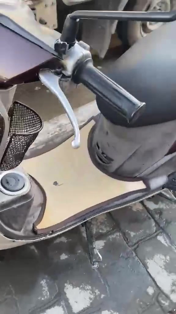 دراجه البيع فله
مكينه مكفوله 
كهربايات كلها مكفوله 
سعرها ٨٥٠ بيها مجال خادم الطيبين بيها سيستم بل صندوك 
بغداد زعفرانيه شارع كهرباء 
***********
