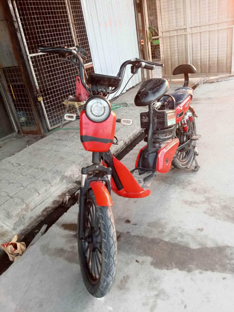 سلام عليكم بايسكل شحن اي عيب مابي بطاريات جديده ملف جديد اي عيب مابي دراجه اي نقص مابيهه سعر 200 وبي مجال بسيط للاستفسار خاص او *********** مكان كركوك دوميز
