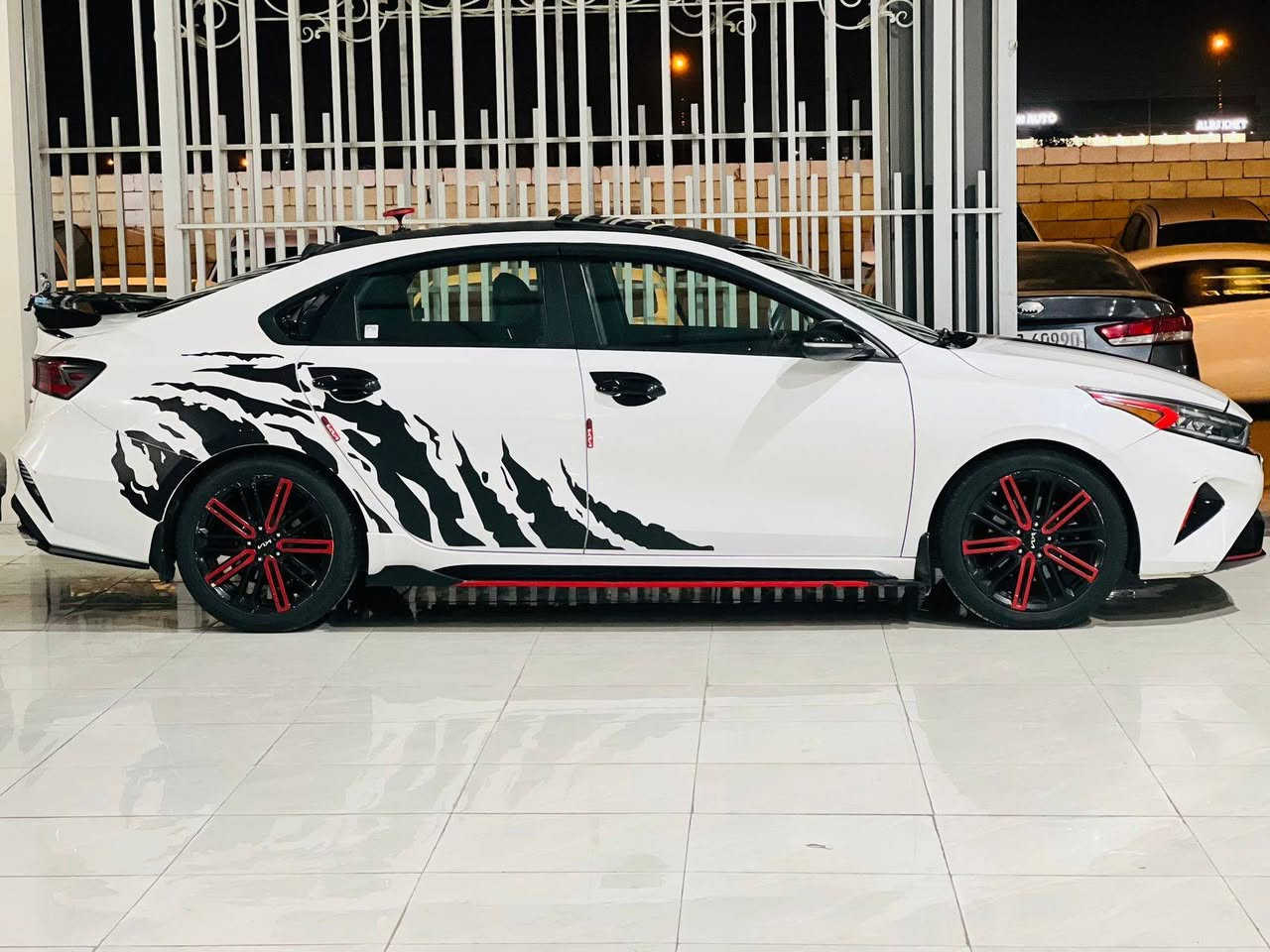 السلام عليكم فورتي  2022   جيتي لاين مواصفات فول السعر اتصل وتدلل***********
بصمة ابواب وبصمة تشغيل
فتحة سلايد روف
اضوية ترحيب
 كشن كهربائي 
كشنات جلد
شاشة كبيرة
 رادار مانع تصادم 
مانع تزحلق 
نقطة عمياء 
 تحديد مسار 
ضغط الاطارات
شاشة عطلات
فول مواصفات مكينه 16  تيربو
 ماشية 63  وارد امريكي
السياره داخله كلين 
صاير بيها مكان واحد صبغ
كير مكينه تبريد مكفولات 
مواصفات الجيتي لاين معروفه 
فول 1/1    السياره 
السعر اتصل وتدلل مكان السياره الموصل 
***********/***********
