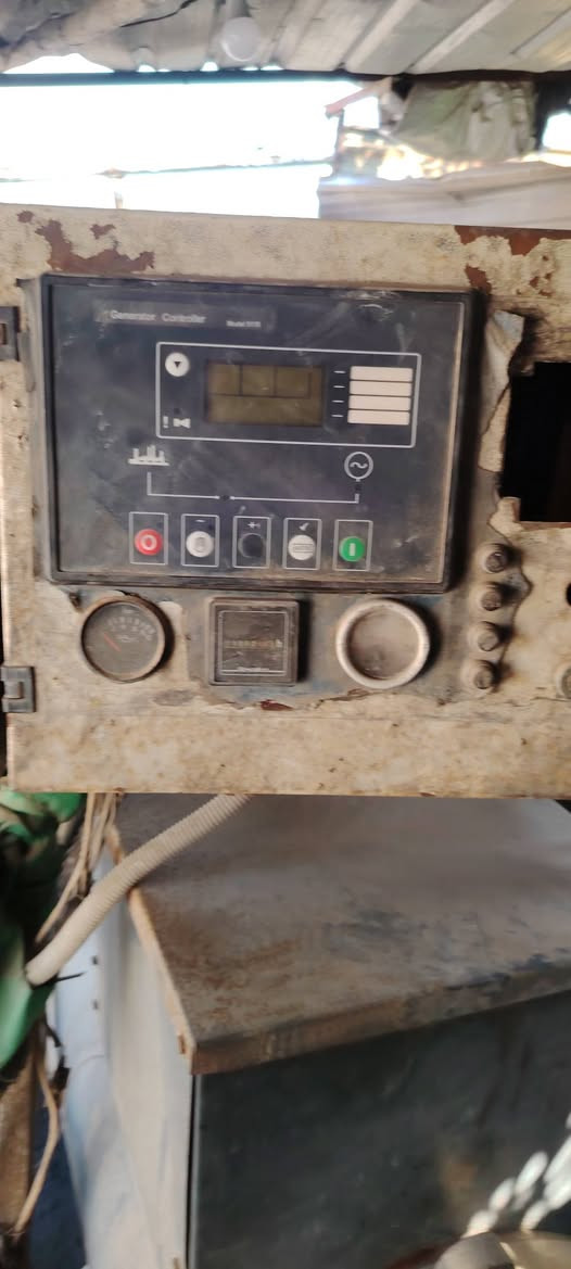 السلام عليكم مولد البيع 150كيفي مولد شغال مابي يننقص نتصال ***********
