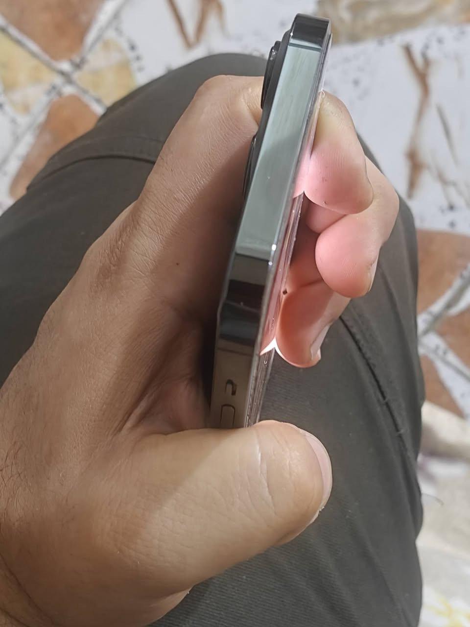 السلام عليكم 
ايفون ١٣ برو ماكس 
٢٥٦ذاكرته
لون زيتوني
الجهاز مبدل بطاريه اصليه وميصرف شحن شحنه ممتاز
وكامره اصليه تفصيخ 
الجهاز قفله من الاخير 475 الف الي يعامل لايدخل خاص قفل من الاخير 475
مكاني بغداد الشعب شارع عدن
***********
