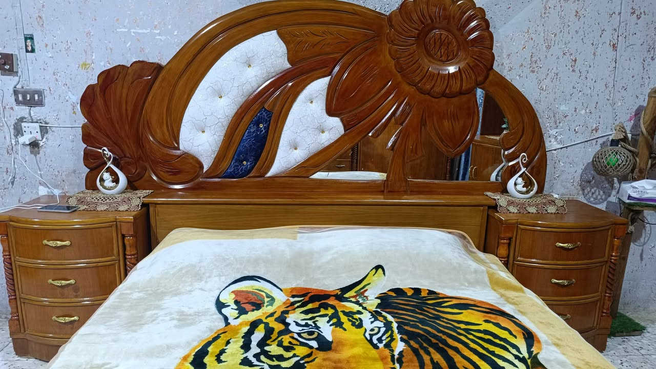 غرفه تسكام صاج داخل وخارج ام السته طابقين ظهر جرجوبه نظيفة مثل مموضح كل القطع صاج داخل وخارج 5ملم سقف وقاعده بلوك دنگ لوي السعر مليون وربع وبيه مجال للاتصال ع الرقم ***********
