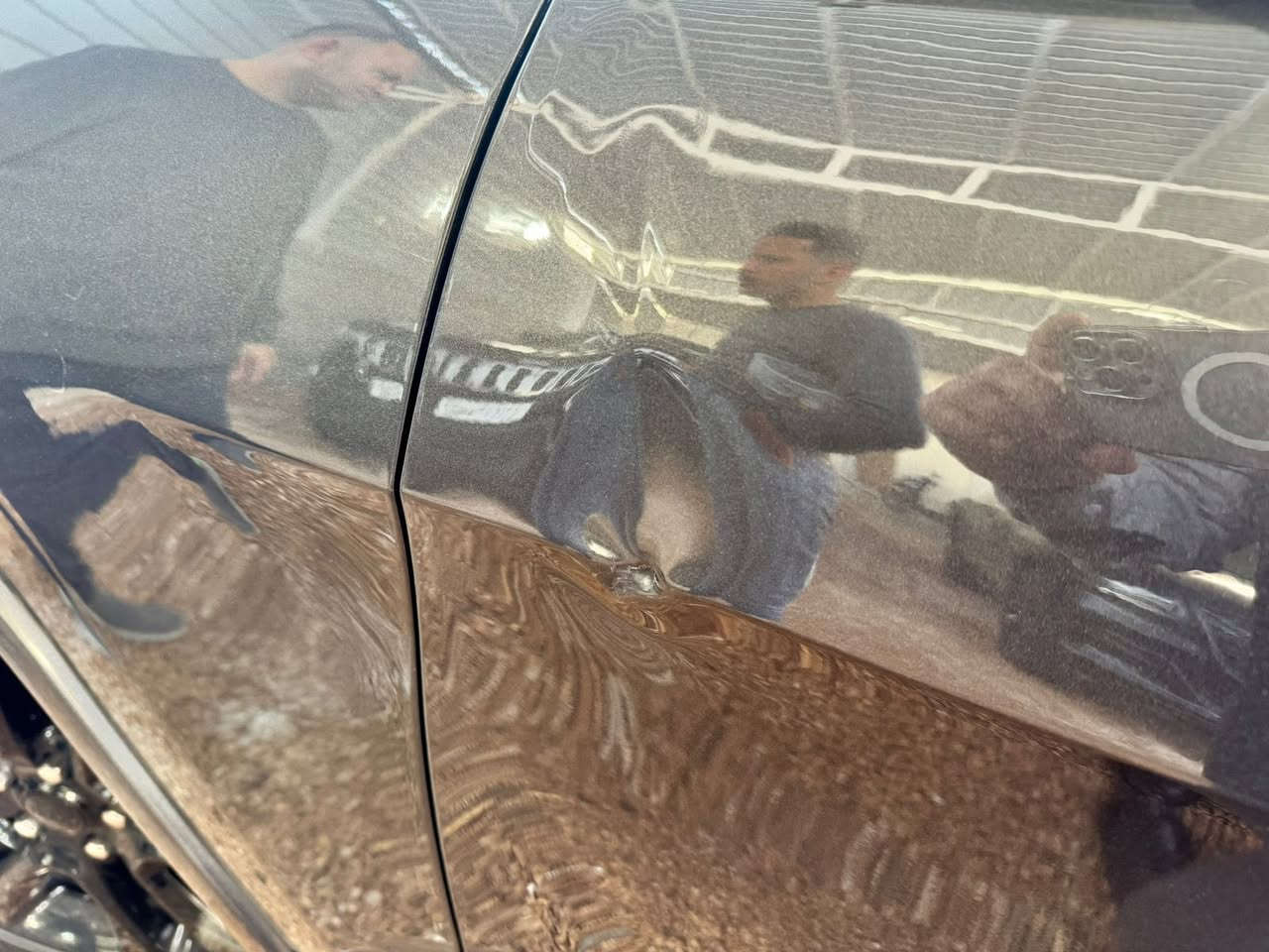 السلام عليكم ورحمة الله للبيع جيب وارد أمريكي موديل ٢٠٢١ ضررها جاملغ وبنيد فقط بدون شاصي تخم تاير ماشيه ٧٥ الف مواصفات جلد كشنات كهرباء جنطه كهرباء كل السياره على وضع الشركه كير ومحرك كله شركه محرك ٦ سلندر ٣٦٠٠ بلادي رادار امامي رقم بغداد الجديد تحويل مباشر سعرها ٢٣٥ وبيها مجال للشراي *********** مكان السياره بالرمادي
