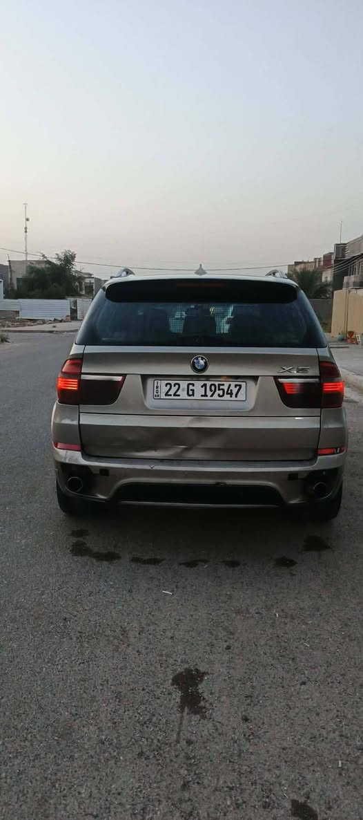 السلام عليكم BMW X5 E70 موديل 2008 كاز محرك M57N2 
السياره باسمي مكفوله من الضربه والصبغ 
السياره ابيعها بدون محرك او مراوس 
محركها حاليا شغال بس الكيس مضروب من جوه ومفرغه دهنها 
مكان السياره بغداد المحموديه 
السياره الله شاهد ورسوله صايره عليه فوك ال130 
قيموها باليرضي الله
***********
