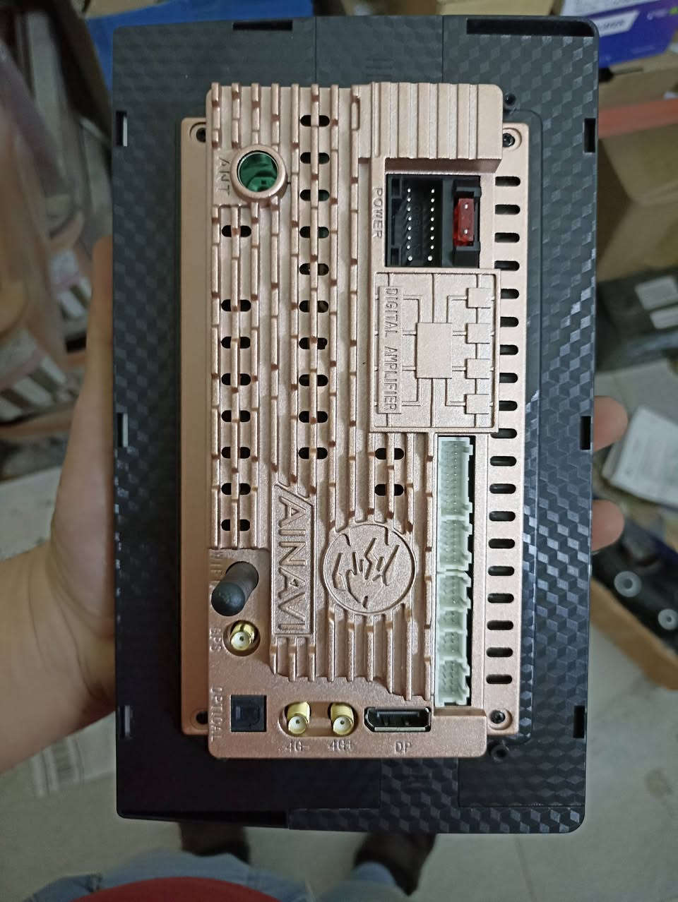 شاشه حجم 10 انج نظام اندرويد
اندوريد 13 
ذاكره 256 رام 8 

معالج ثماني النواة تدعم كاميرات محيطيه 360

يوتيوب بلوثوت واي فاي كوكل خرائط انترنت 
4G سيم كارت 
مخرج DP

تدعم امبلي فاير بلاد 

***********
