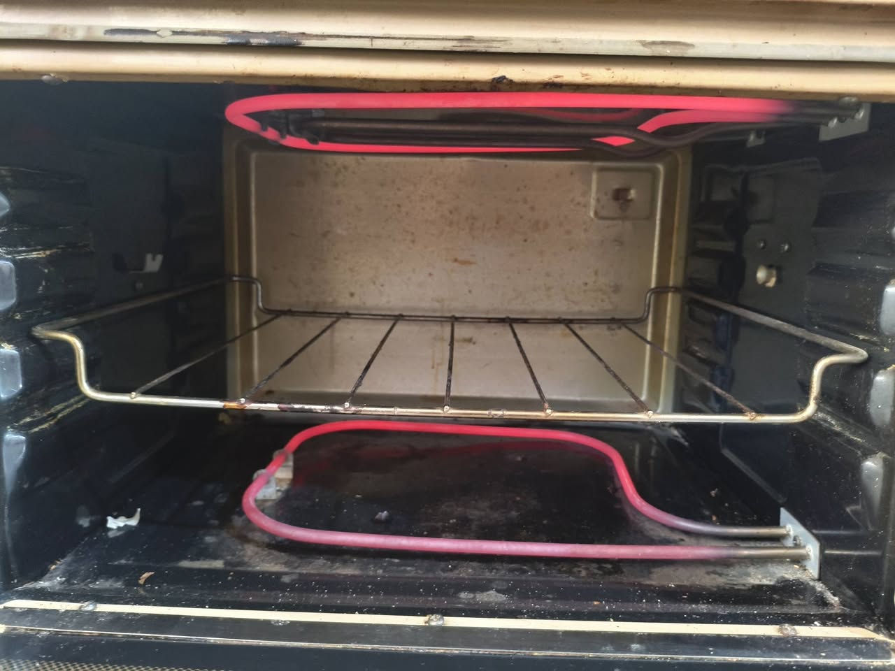 متاح صوبه كهربائي منضر نقص شمعه فقطب35الف صوبات كهربائي عدد 2الوحده ب15الف اوڤن بس الباب مالته مامأثر عليهب30الف كلهن شغلات مثل ماوضحات بالصور كربلاء أمن الداخلي ***********
