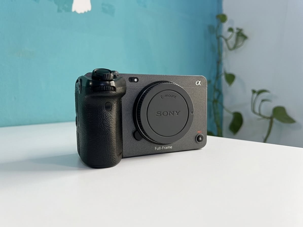 كاميرا سوني اف اكس 3
Sony fx3 
✅ بدي 
✅ بطارية 
نضافة 99.9‎%‎
كامرا نظيفة جداً 
محافض ؏ٓــَٰـَُٰٰٰليـَٰٰٰٰههاا نفس ما موضحة بالصور  
السعر 3 و 600 
3،600،000
 بغداد حي اور ماعندي توصيل *********** بغداد, العراق
