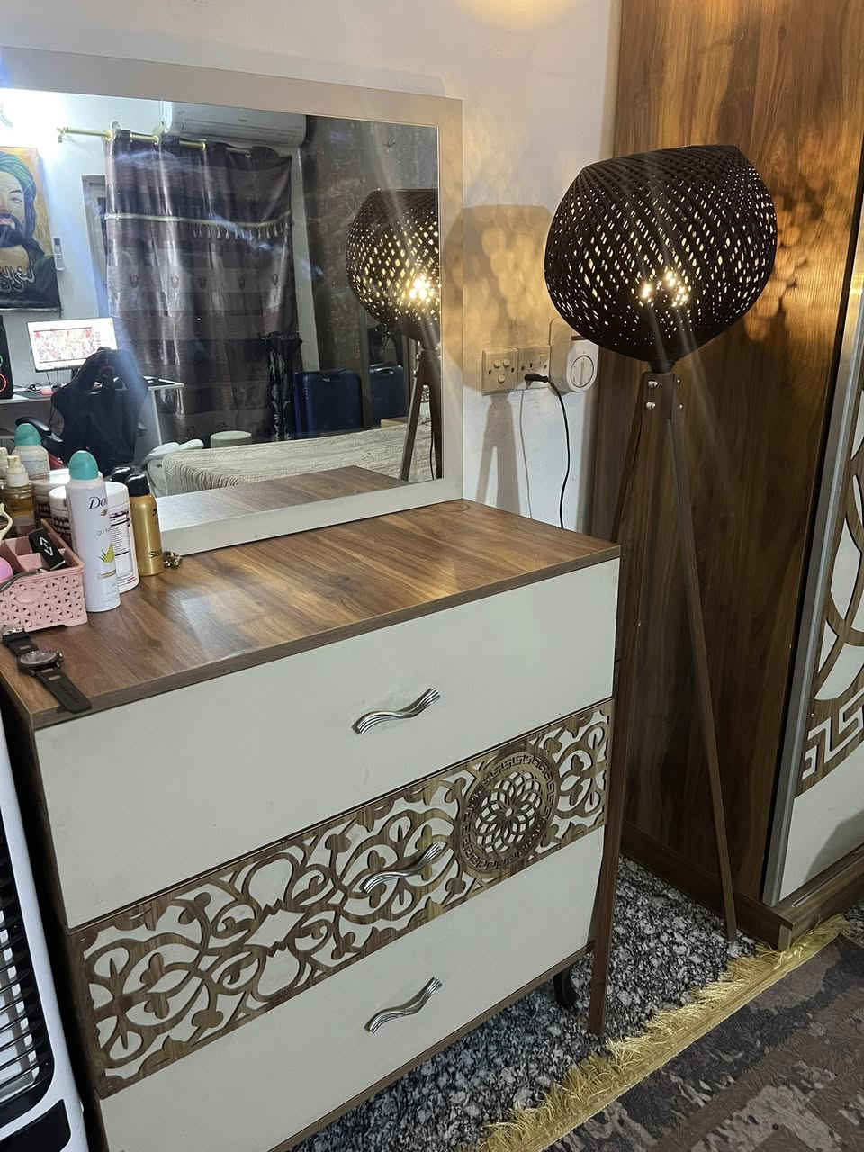 سلام عليكم غرفة نوم نضيفة كلش ستعمال قليل الغرفة 6 قطع نضيفة مابيهة اي ضرار  مثل ما بل صوره العنوان بغداد البياع السعر 400قفل  هذا رقمي ***********
