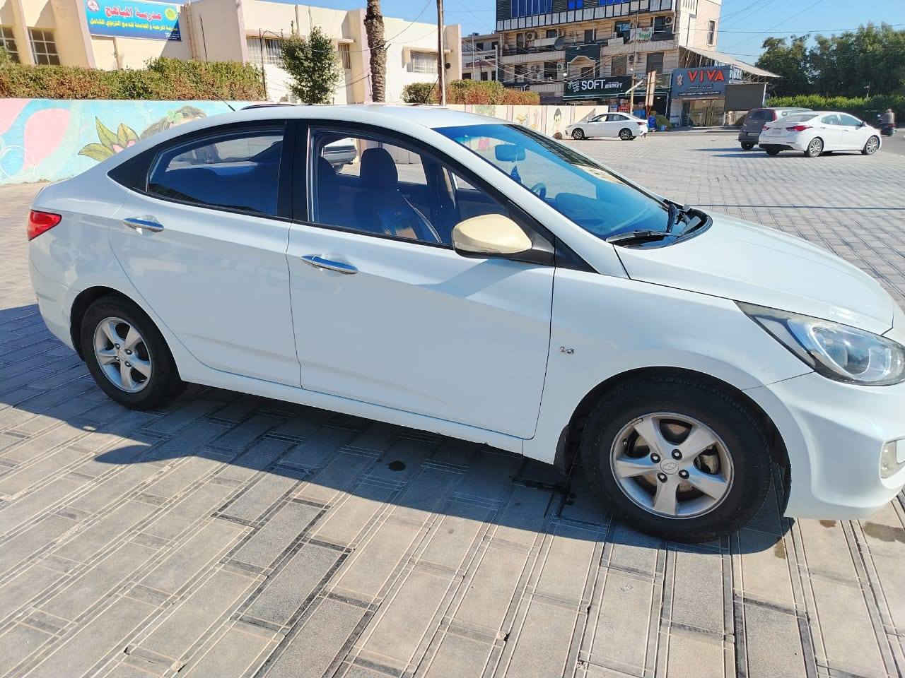 السلام عليكم 
اكسنت خليجية مال شركة العامة 
موديل 2013
رقم بغداد انكليزي بأسمنا 
ماشية 128 الف
بيها صبغ باب سايق ودعامية امامية وخلفية وصور السونار بالمنشور 
السيارة نظيفة حيل
محرك وكير مكفولات 
صدر جديد
اذاين محرك جدد
واشر قبغ ولفات جديد
دهن كير وفلتر جديد
ادامة كاملة للسيارة
تخم تاير جديد
باتري جديد
مابيها اي نقص ولابغري
السعر 107 وبيها مجال كلش بسيط 
مكاني بغداد حي الجامعة 
***********
*********** متواجد وتساب بغداد, العراق
