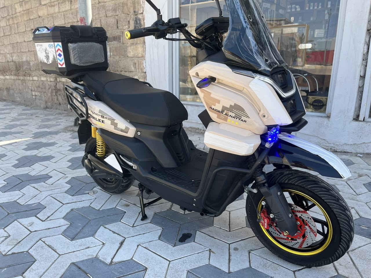 السلام عليكم للبيع اباجي موديل 26 
بطاريات 🔋 مصطرة  38انبير العدد6
فول مواصفات 3انضمت تشغيل بصمة +سويج +كارت سماعات بلوتوث لايت زنون جدن قوي 
تايرات  عريضة جبلي جنطة خلفية 
حساس قفل اربع نمر السرعة 135  شاشة تحتيد اعطال 
الدراجة مستعملة شهرين دراجة حيل حيل نضيفة 
مكاني فلوجة شارع ستين 
لاستفسارات ***********
السعر مليون و75  وبيهة مجال
