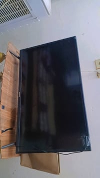 شاشة ٢٣ • استعمال قليل • مع الكرتون