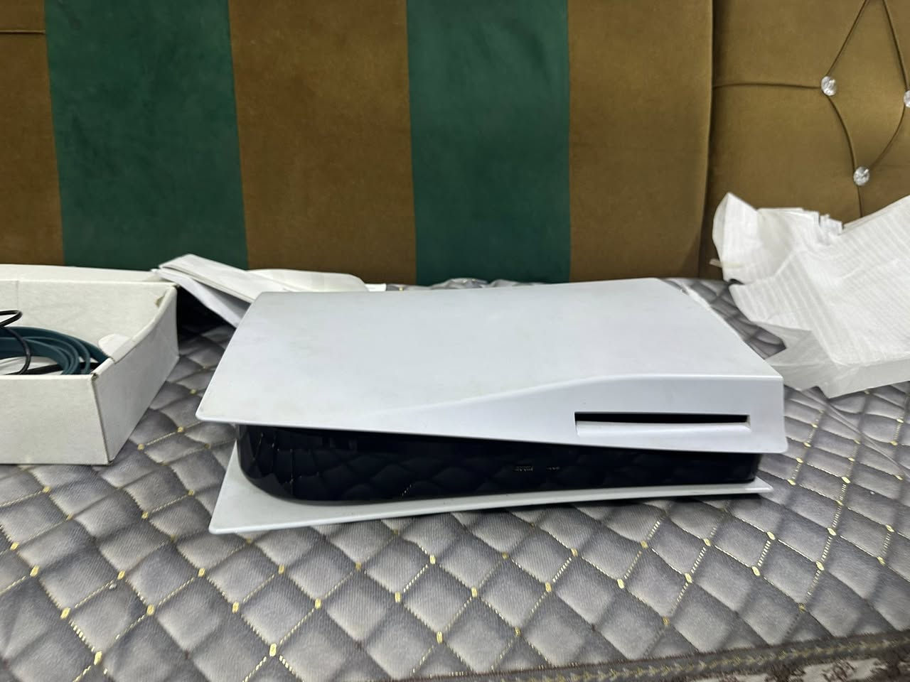 سلام عليكم  بلي فايف فات اخو جديد متروك ويا ثنين جوستك +ملحقات الاصليه ستفسار اكثر انتصل : ***********
