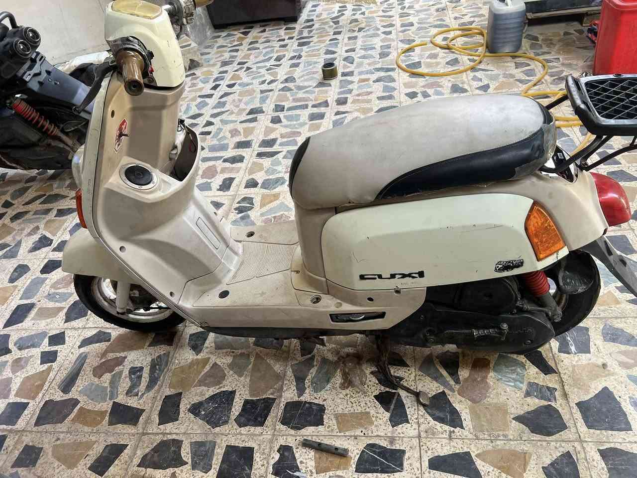 دراجه بوليس حليبي ختم واحد ويه مكينه كفاله دراجه وناعمه وشلعه معدل ب٧٢٥ بيه مجال بسيط مدينه صدر ***********
