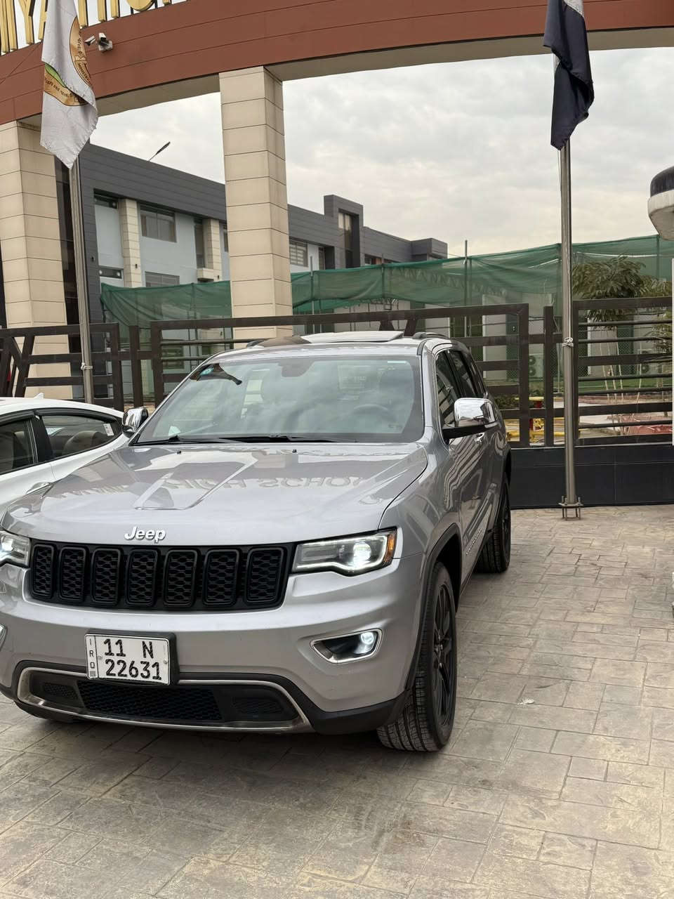 جيب 2016  لمتد  سعرها 175
جيب 2016 لمتد سعرها 175
ماشية 98

الموديل:2016 

المحرك : V6.  3.6L .  لا تبخير ولا تنقيص نضيفه

سياره كلين  داخله مياه امطار لا حادث  ولا تبديل مكفوله
بيها طخه بل باب كلش بسيطه

المواصفات :

• تحذير النقطة عمياء ⚠ .

• ويل قياس 20 انج .

• انارة متحركة .

• شاشه كبيرة . 

• نظام الخرائط (GPS) .
. 

• المصابيح الأمامية زنون .

• كشافات الضباب زنون .     

• تشغيل عن بعد .

• صندوق كهربائي ..

• حفظ وضعيات الجلوس (ميموري) . 

• المقاعد الأمامية كهربائية ... 

• حساسات خلفية . 

• كاميرا خلفية دوارة.
. 
• مانع تصادم خلفي .

• ابل كاربلي وايرلس . 

• محدد سرعة . فتحت سقف

• نظام التشغيل والاطفاء الاوتوماتيكي ( Auto Start System. )

• ⁠مري قلاب

• اشاير مري 

• وضعيات قيادة

• ⁠شفتات ستيرن

• ⁠داخل اسود ملكي

• ⁠سيستم سماعات

• ⁠هزة وسنوية جديدة

• ⁠سيارة بسمي مداور ثاني يوم

• ⁠تايرات جدد + صدر امامي خلفي جديد 

سياره كلش جديده •مكانها بغداد زيونه ***********
