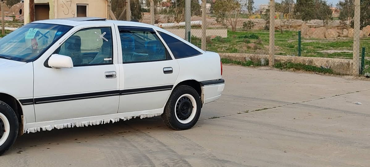 رمضان مبارك
اوبل فكترا موديل 1992
محرك20 كيرعادي
جامات كهربائي 
بريك ABS
سلايت كهربائي شغال 
سنويه جديد 2030 رقم وانكليزي شرطة تحويل ثاني يوم بطاقة بانزين بي 
بي قطعتين صبغ فقط بدون تبديل كهربائيات كلها شغال تتفيه شغال
اربع تايرات جديد
صدرامامي والخلفي زين

عنوان كركوك
***********
***********
إذا شراي خابر ماجاوب تعليق
وتدللل
