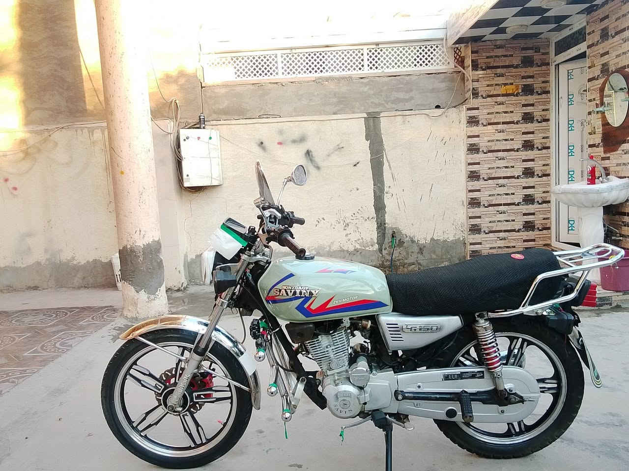 دراجه ايراني للبيع السعر 575 بيه مجال جديدة كلش مكفوله من كلشي موديل 22 محدث 24 محرك بلادي عنواني الرمادي شارع 60 للاستفسار على رقم ***********
