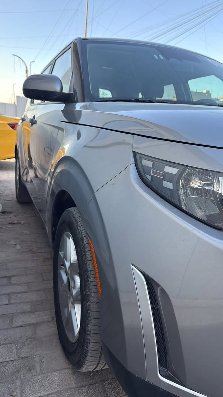 السلام عليكم
للبيع سياره كيا صول موديل 2024 ماشيه ٦٠٠٠ الف

 دخول جديد 

حادث جدا بسيط 

الجنطة وجاملغ ايمن خلفي بدون تبديل فقط 

حجر بيئه موجود بلادي 

مواصفات السياره :-

 دخول ذكي 

شاشه كبيره كار بلي 

كاميرا خلفيه دواره

LED نهاري + ليلي 

رادار امامي وخلفي وجانبي 

شاحن واير ليس 

تحكمات ستيرن   

ويل كب كروم 

تحكمات جهتين بلوتوث + مودات + أوامر صوتيه 

كروس سرعه 

تحديد مسار 

مانع انزلاق 

إطفاء ذاتي 

توقف ذاتي 

انارة ابواب داخليه مع البلوتوث 

محرك 2000 DOCH

بك لايت LED

شباك الامامي لماعي

العدة والسبير موجودات

(مكان السياره مدينه الصدر )

للاستفسار 

***********

وستاب :***********
