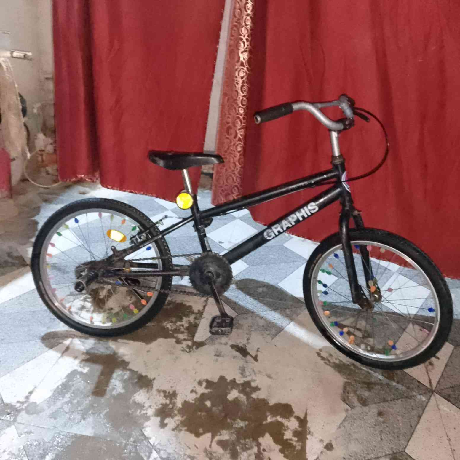 بايسكل حجم 20للبيع نضيف كلشي ما ناقصنا مكان كربلاء حي العسكري شارع جامع ال عمران ***********للتواصل سعر65وبي مجال
