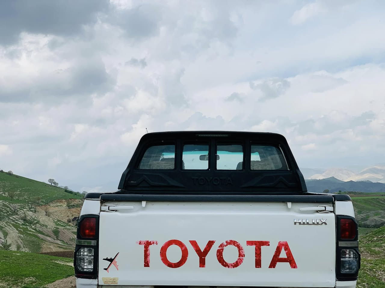 سلاو خواتان لیبیت
تویتا مەرزیە ٢٠١١فەلاحی ناو سور   شکلی گۆرایە بۆ ٢٠١٤ گیر مەکینە ئەکسل بەشەر  مەکینەی نەکراوەتەوە  سەرف و بوخار نیە  بەشەرت  سیستەمی غازی تورکی لەسەرە  ٣پارچەی پیشی رەشە  هەندیک لە بۆدی لای سەیاق  بستیک لە دەرگای دواوەی سەیاق  هەندیک  لەسەقفی  بۆیاخە بەس ناو دەرگاو شان و  بۆیاخی نیە   پیشی پیوەیتی  لوتەشانسیەکەی   گرتیە  بەتانەی لای سەکنی  سبوخە   سەنەوی لە ١١/٢٠٢٣  بەسەر چوە  ئەوجیگایانەی سبوخن نیشانم کراوە سعری ١٣٠وەرەقەو مەجال  بۆ پەیوەندی کردن *********** ڤایبەر وەتسئاپی لەسەرە
