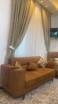 تخم 10مقاعد جديد مامستخدم بس مفتوح من الجيس وصينا وطلع صغير على الصاله...