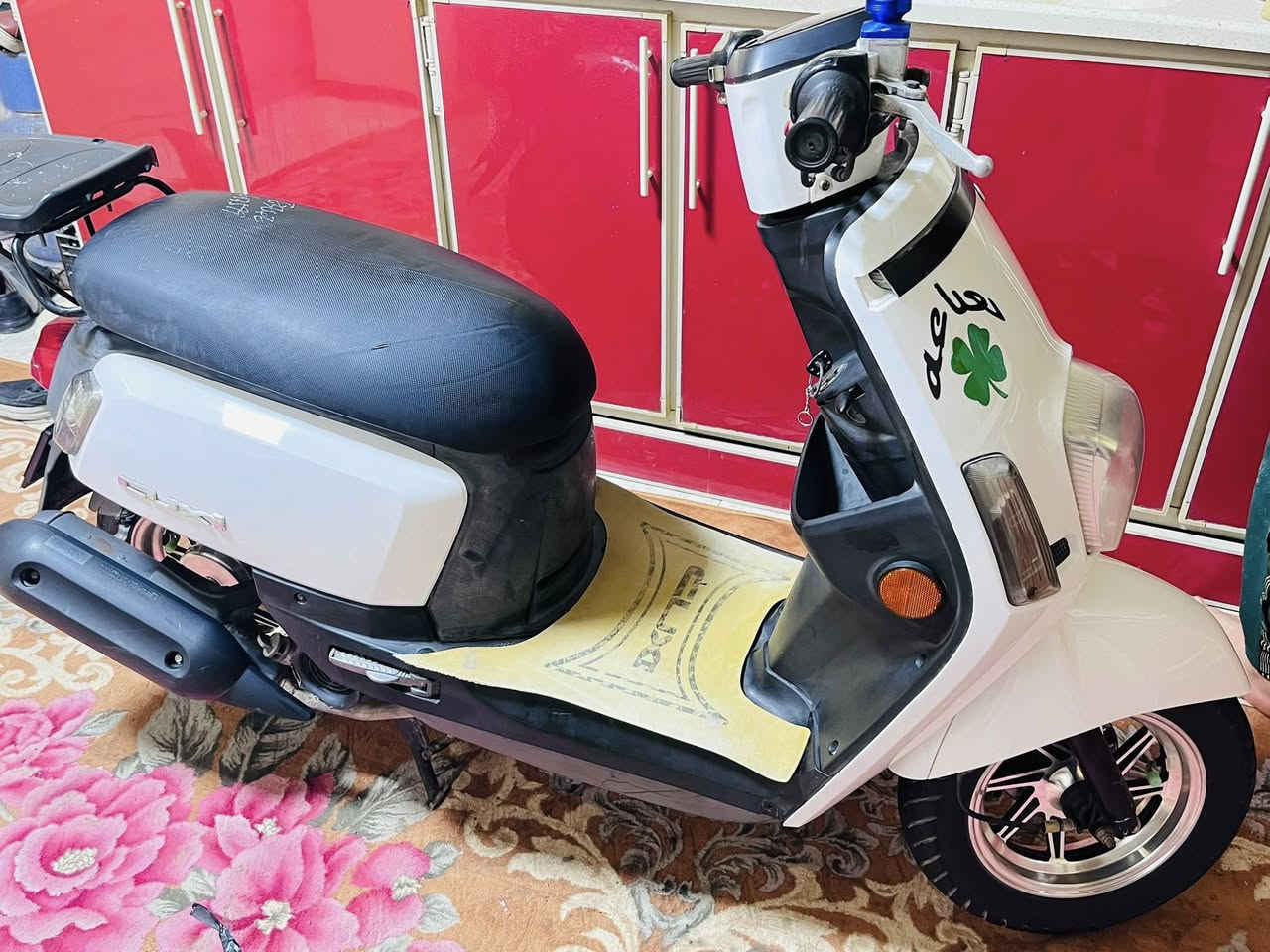 يابه الطيبين شلونكم جايبلكم كفرات بوليس مسطرة لؤلؤي كفرات شرط طبق البلاد بدون ختم ونظافه ١٠٠٪؜ الكفرات بدون اشاير وبسعر مناسب  وعنران النجف كوفه -ناحيه الحرية كفر صنع تايوان الثخين شرط الحواف بلاد ومابي اي فراغ مابي اي صوت من تمشي  
سبب البيع اشتريت كفراتها البلاديه المختمه من صاحب ابو المعرض رقمي *********** بي واتساب
