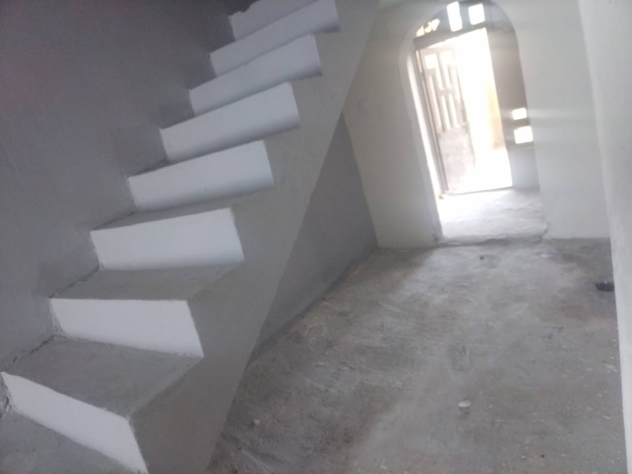 سلام عليكم بيت للايجار عنوانه شارع المطار القديم قرب الجامع الذهبي مساحته 120 اجره على عائله عله صغيره ما اجرى على عائله كبيره رجاء بدون احراج اتوصل عله رقم ***********
