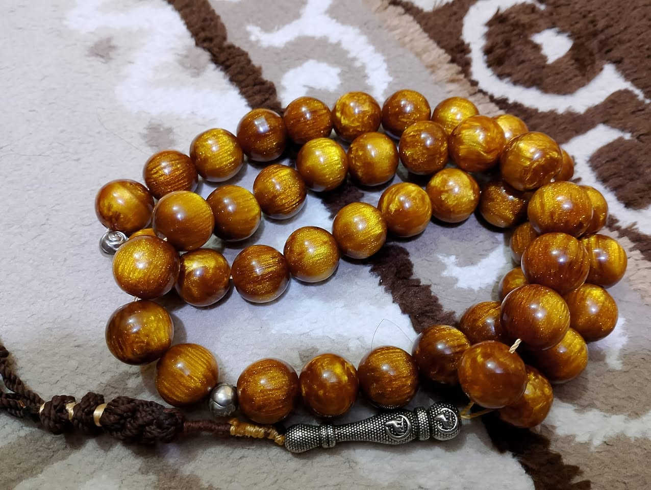 سبحه للبيع 45خرزه كالولي تسوه 50 الى يريدها 50 انا خادم ما عندي توصيل البصره ***********
