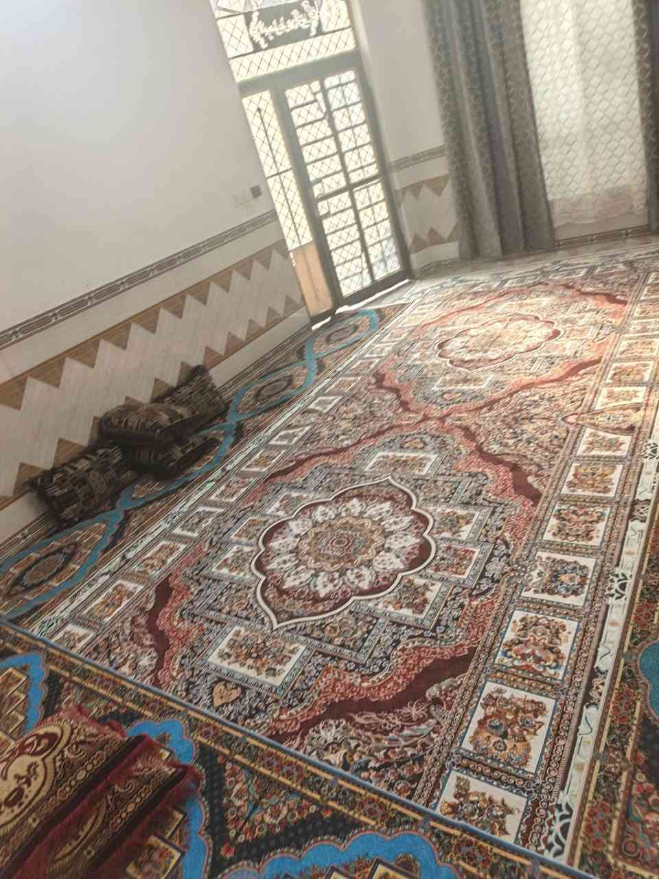 سلام عليكم الدار للبيع مساحه ميتين وربعين اربع غرف نوم عله طريق المطار مقابيل مدرسه الزهير ماء كهرباء مجاري ***********
