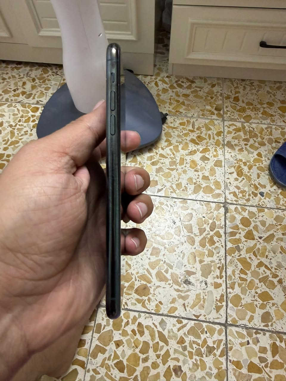 السلام عليكم ايفون 11pro max ذاكره 256  الجهاز كارتونه موجوده شخط مابي نهائياً  بطارية ٧٤٪؜  
للاستفسار متواجد ماسنجر 
او على الواتساب 
***********
