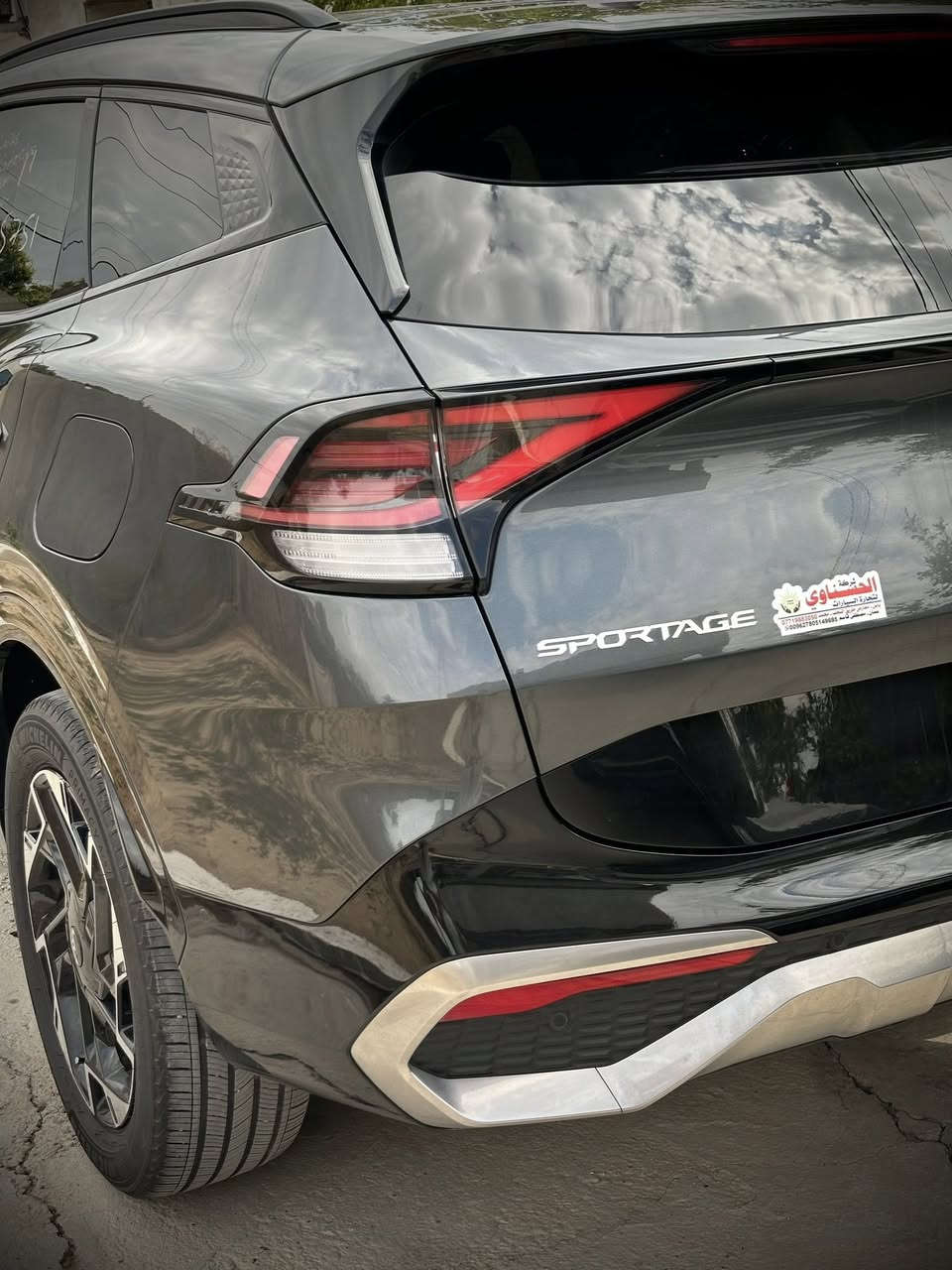 kIA SPORTAGE Sx-Prestige 2024 1.6 Hybrid plug-in
*plug-in*بلكن
.
*أعلى مواصفات برستيج (بلكن )ثلاث انظمه قياده
(شحن +هايبرد + بانزين) قليله ونادره خصوصا بهل النظافه 
والمواصفات …

ماشيه 13 الف مايل 

* المواصفات كلش هواي وموضحه بالصور اعلى شي بيه
فور ويل AWD
تقديم وترجيع بالريمونت
بنوراما 
كاميرات 360 درجه
حساس امامي وخلفي+ رادارات 360 درجه
كشنات جلد+ تدفئه وتبريد كشنات + ستيرن هيتر
جنطه كهرباء 
كير ماوس
لد داخلي متغير الالوان
كشن خزن ميموري

🚗الحادث كما موضح بالصور بدون صبغ نهائيا فقط جاملغ مبدل اصلي نفس اللون وبدون اي ضرر داخلي بدون لغد وبدون ايرباك جميع الايرباكات سليمه 🚗

المكان بابل - الحله

***********

السعر 238$ والرقم مجاني على الدوله تترقم جميع المحافظات.
