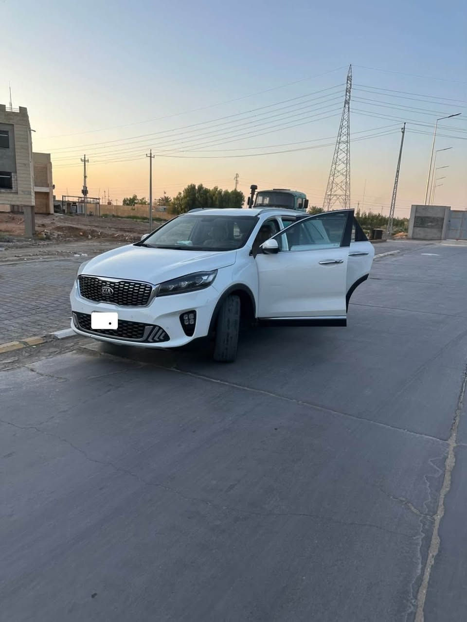 سورنتو مديل 20 خليجي كفاله عامه
فول واحد على واحد عده البانوراما
مكينه ٦ سلندر 
٣ قطع تبريد 
كشن كهرباء
رقم واسط ب اسمي تحويل ثاني يوم 
جنطه شفط 
بصمه تشغيل وبصمه ابواب 
السياره جديده 
ماشيه ١٠٠ الف 

مكان السياره واسط 
***********
