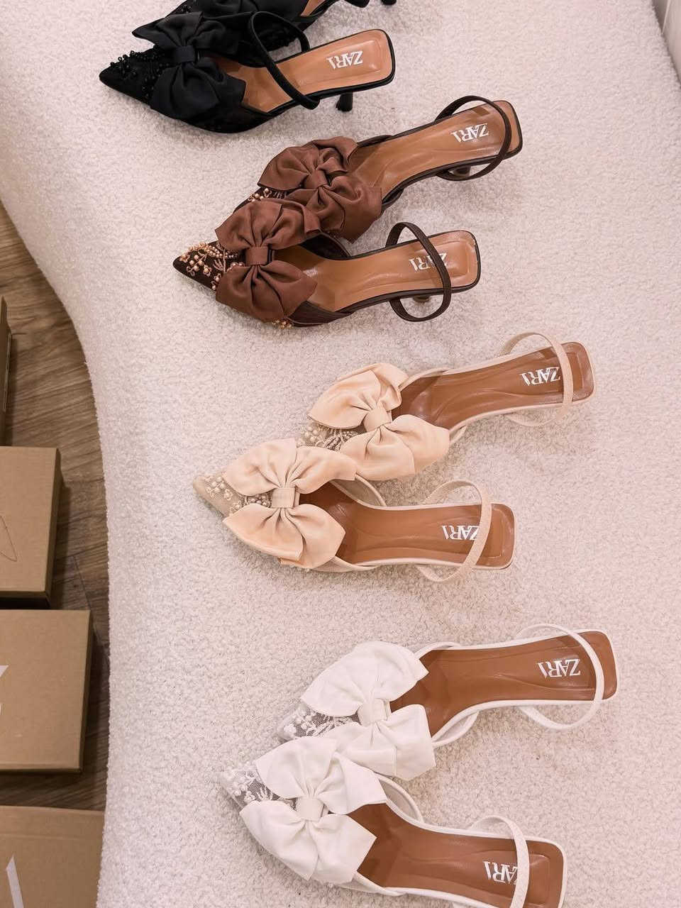 🛒🛒🛍New Collectionعالم دره 💎
حيث الرُّقي، التميُز والفخامه
اقلبوا الصور الموديلين متوفرات
📍موديل شوز ماستر  زارا كعب 3سم
📍📏 القياسات من 36-40🔥
 •  كوالتي فاخرررر جداً
💰 سعره 🔥🔥🔥🔥🔥
كوالتي جدا جدا عالي  #عالم #دُره 💎  
للحجز والاستفسار مراسله الصفحه 🛍
🛑يمكن للزبون التاكد من الطلب ( الجوده والقياس) بوجود المندوب بعد ذهاب المندوب لا يحق للزبون الترجيع او التبديل
يتوفر توصيل لجميع محافضات عراقنا الحبيب 🚕🛻🛵


**إذا كنت صاحب هذا الإعلان وتريد حذفه لأي سبب، رجاءا أرسل رسالة إلى الدعم الفني**