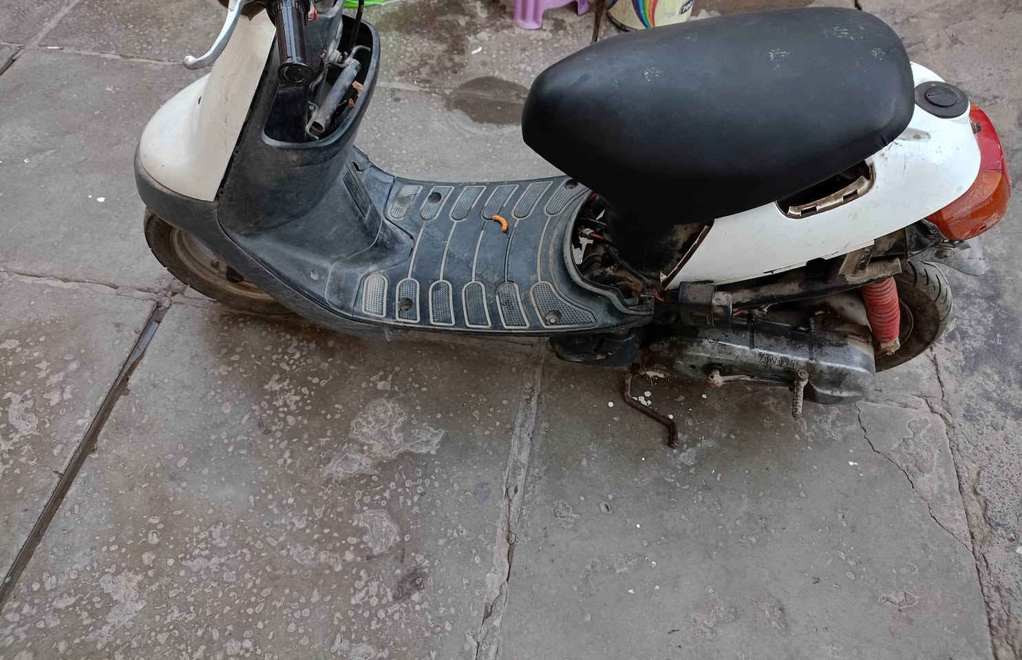 السلام وعليكم دراجه للبيع بترا كوم حديد سعرها 100 العنوان الناصريه م***********
