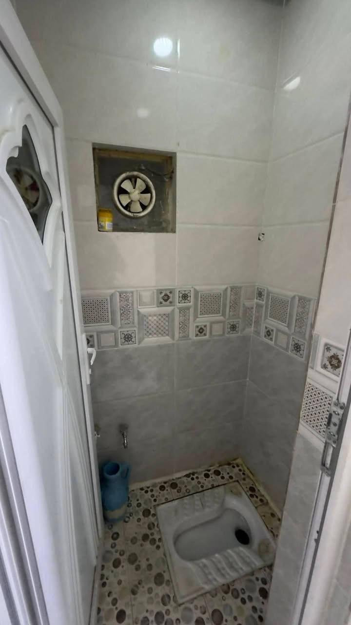 مكتب تاجالملوك.   بيت يجار في حي السماح الاولى غرفه هول مطبخ صحيات وستقبال بناء 🏢 حديث المساحه 100متر مربع التواصل ***********.    ***********
