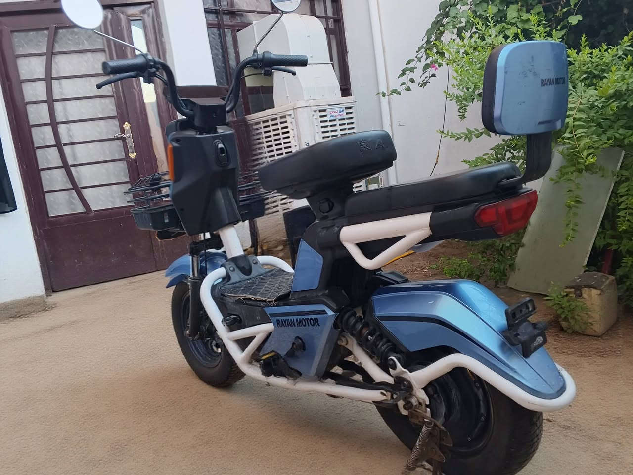 سلام عليكم بايسكل شحن للبيع مستعجل على بيعته سعره 400وبي مجال قليل حك الجيه المكان كربلاء حي الاطباء قرب مطعم ستار الحسناوي *********** موجود واتساب واتصال
