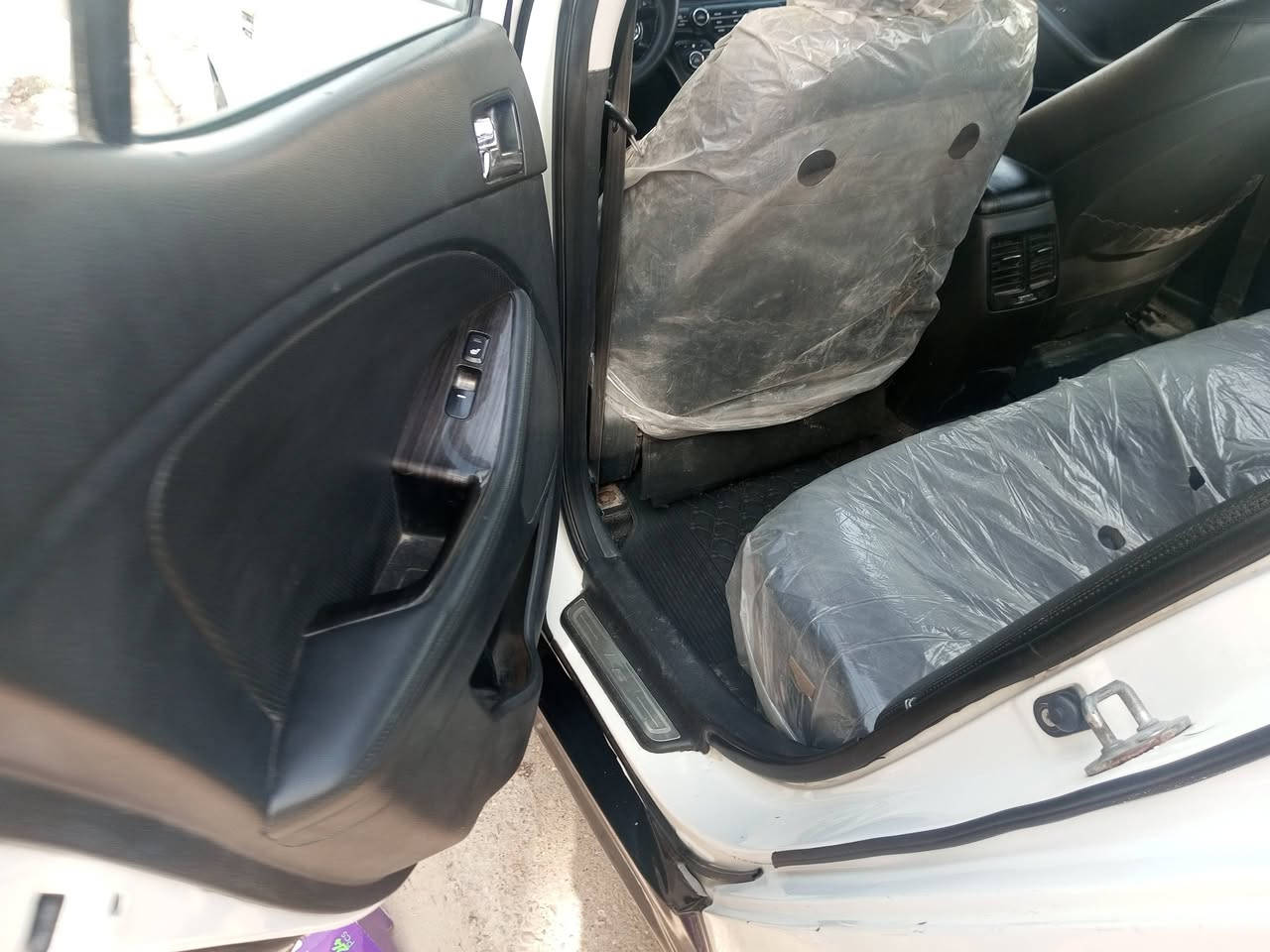 سلام عليكم بيع مستعجل.  كيا اوبتيما موديل 13 فول مواصفات فتحة بانوراما كشن جلد بصمه كشن تحكم كهربائي تبريد تدفئة بالكشنات دشبول كادزنة ماشيه 162 ألف محرك جي دي اي توربو دبل صالنصة رقم بغداد سنوية جديدة ورقم جديد مكان السيارة واسط نعمانية السعر 95وبيها مجال للاستفسار الاتصال *********** السيارة بيها مكانات صبغ جاملغات الخلفي والامامي
