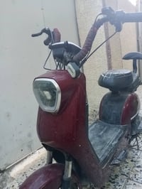 دراجة شحن نقصها بريك خلفي وشاشه. نقص 3 باتري.للتواصل 07882863105