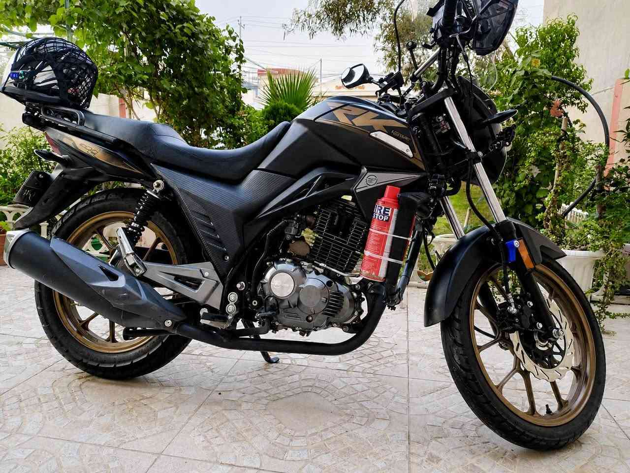 السلام عليكم ورحمة الله وبركاته
🔥 للبيع: كيوان RK 200cc موديل 2024 🔥

✅ تم شراؤها من الوكالة سنة 2025
✅ الممشى: 6000 كم فقط
✅ بحالة ممتازة ونظيفة جداً
✅ مزودة بدرع (جامة) أمامية
✅ درع حماية للمحرك (Engine Guard)
✅ 4 كشافات LED إضافية قوية للإنارة الليلية
✅ زوج حماية يدين (Hand Guards)
✅ خوذة سوداء مرفقة مع الدراجة
✅ ضمن الكفالة العامة

💰 السعر: 2,550,000 دينار عراقي
📄 شرط التحويل
📞 ***********

دراجة نظيفة جداً وجاهزة للاستخدام، والفحص خير دليل. والله الموفق. 🏍️🔥
