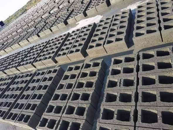 السلام عليكم يوجد لدينا بلوك كهربائي اوتماتيكي الفني باحدث التقنيات وباسعار مناسبه يوجد توصيل لكافه مناطق والمحافظات اتصال والاستفسار ***********
او***********
يوجد فرمستون درجه اولى
