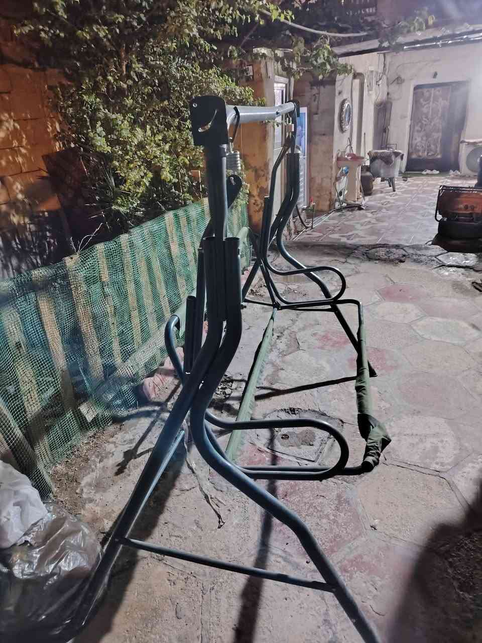 مرجوحه نضيفه وقويه ناقصها بس الكعده مالته انشكت لا بيه زنجار ولا شي الارتفاع 160ولعرض حوالي 140السعر 100العنوان البصره المشراق الجديد ***********
